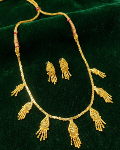 Close-up view of premium artificial Innovate AI Indian Antique Golden Colour Bridal Necklace Set for Women   Traditional Temple Jewellery with Drop Earrings   Ethnic Wedding Party Jwellery for Saree, Lehenga & Girls Dresses by Innovate Art Impex.