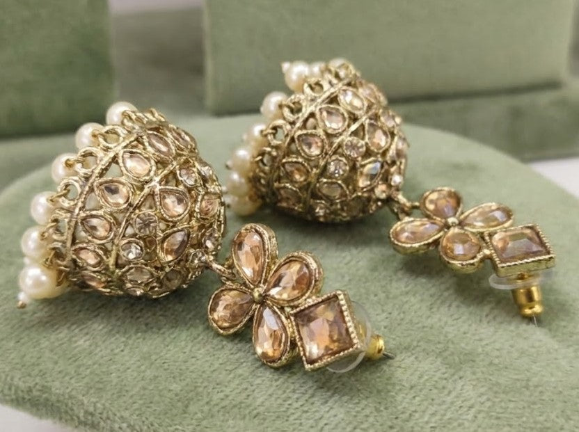 Close-up view of premium artificial Antique Gold Kundan Choker Set with Pearl Drops & Matching Jhumka Earrings by Innovate Art Impex.